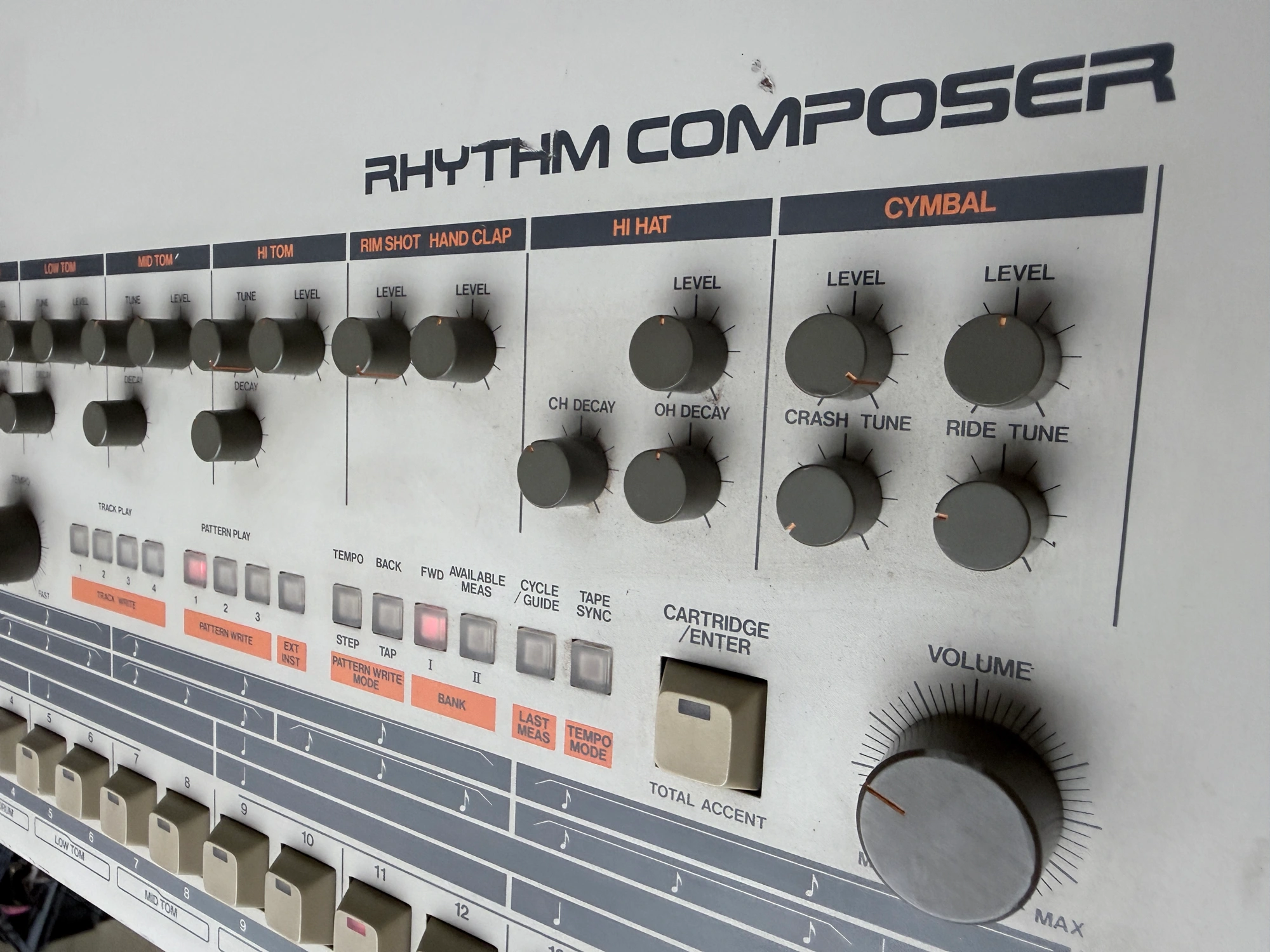 Voice controls on the collection TR-909