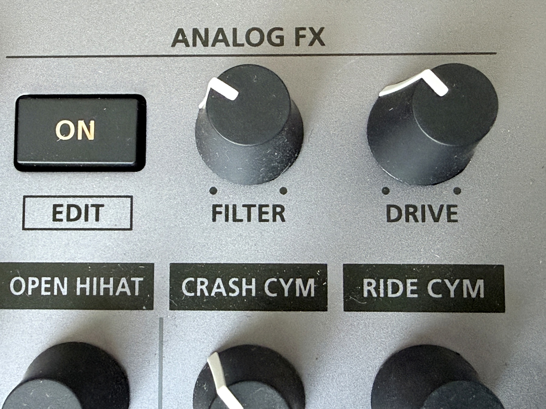 TR-1000 analogue filter and drive controls