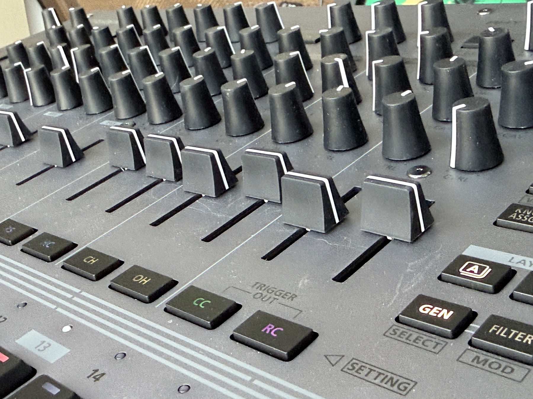 TR-1000 faders and sound controls across the mixer surface
