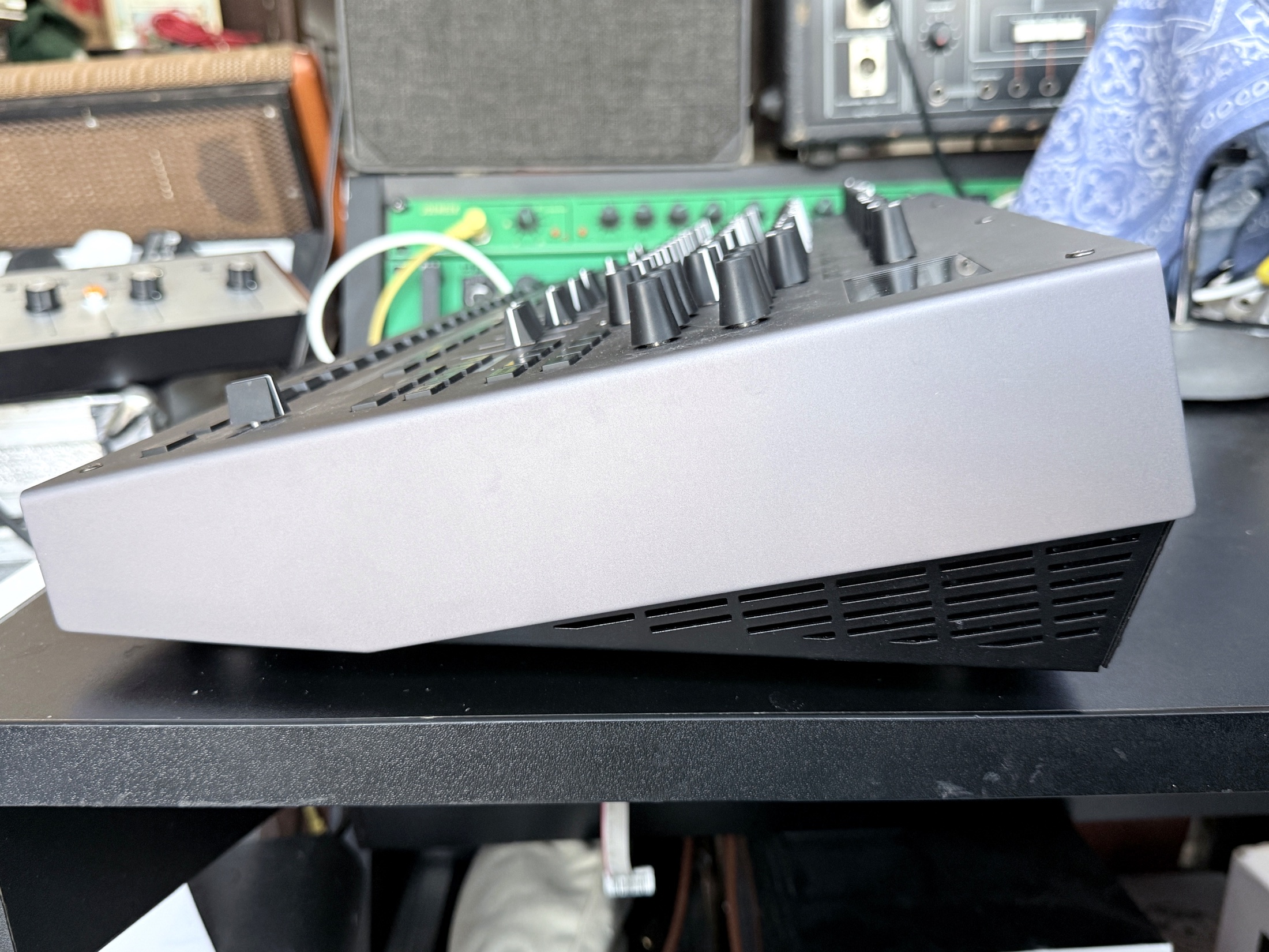 Side profile of the TR-1000 showing its metal chassis and angled control surface