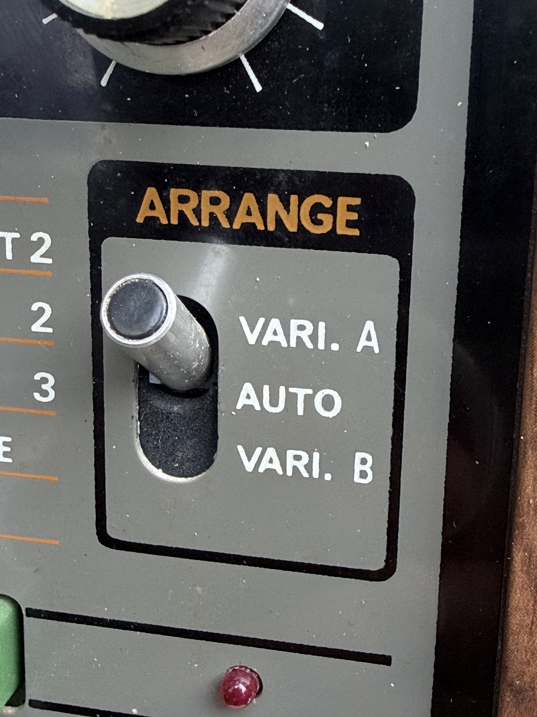 Close view of the TR-66 Arrange A, Auto and Arrange B switch