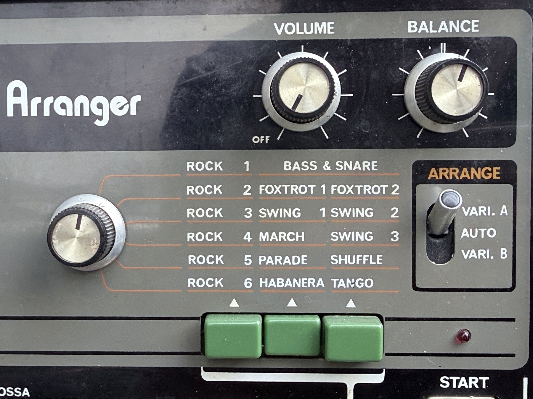 TR-66 volume, balance, upper programme selector and A, Auto and B arrangement controls