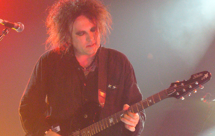 Robert Smith performing with the Cure in Singapore in 2007.
