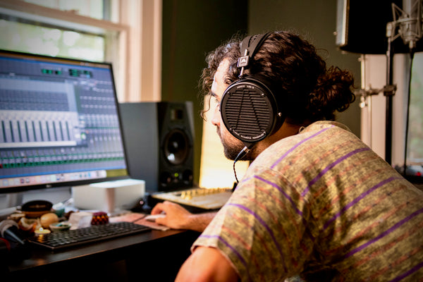 Jacob Klein working at a computer in Audeze’s artist interview.