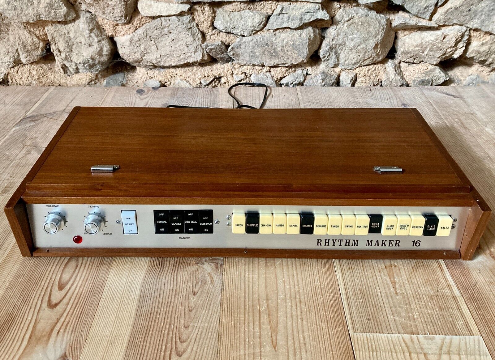 Farfisa Rhythm Maker 16, front view